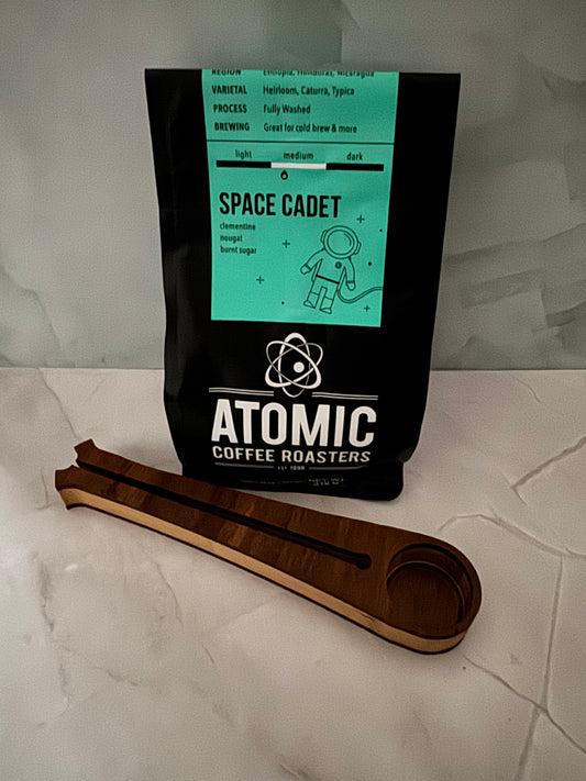 Coffee scoop / clip